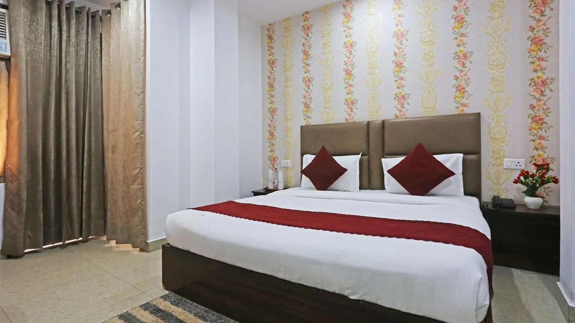 Hotel Vista Ambs Plaza A Family Hotel Near Igi Delhi Airport New Delhi