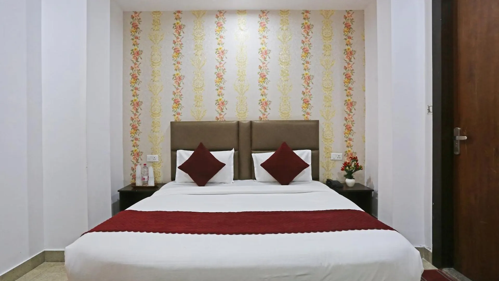 Hotel Vista Ambs Plaza A Family Hotel Near Igi Delhi Airport New Delhi