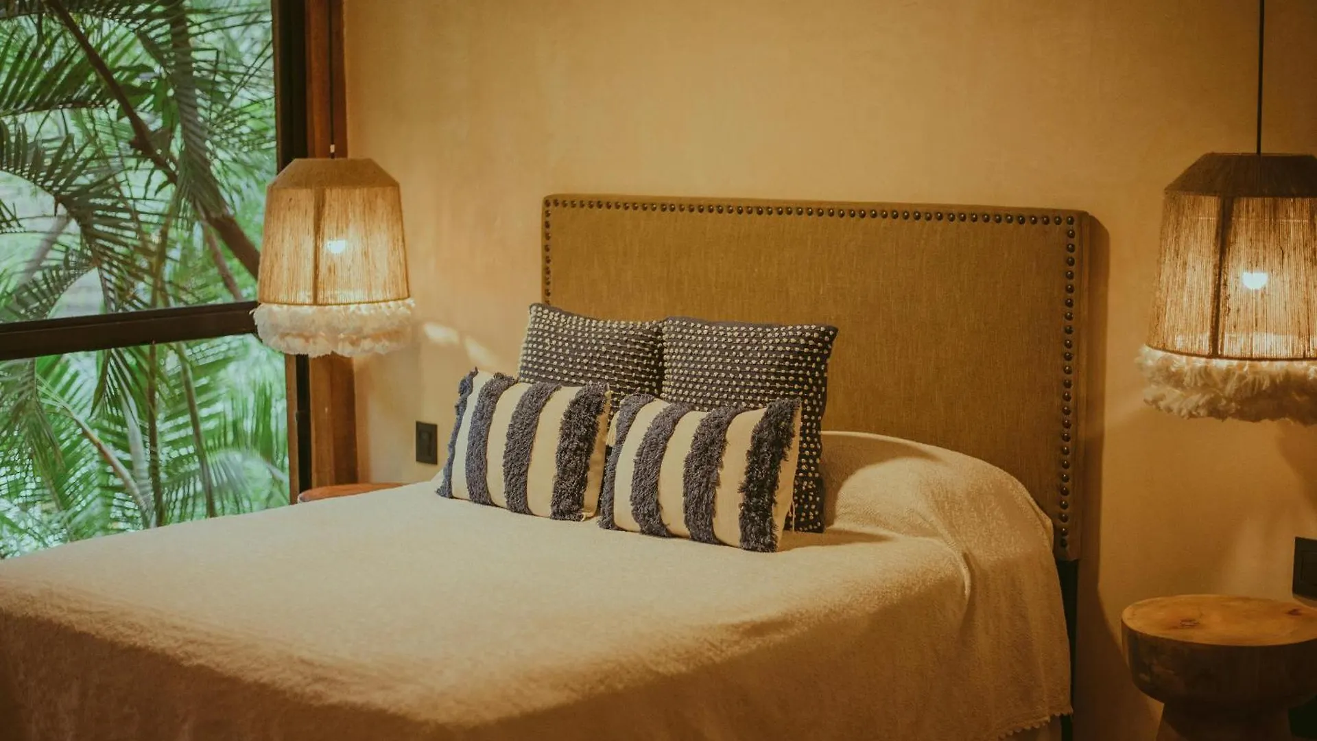 Hotel Vista Ambs Plaza A Family Hotel Near Igi Delhi Airport New Delhi