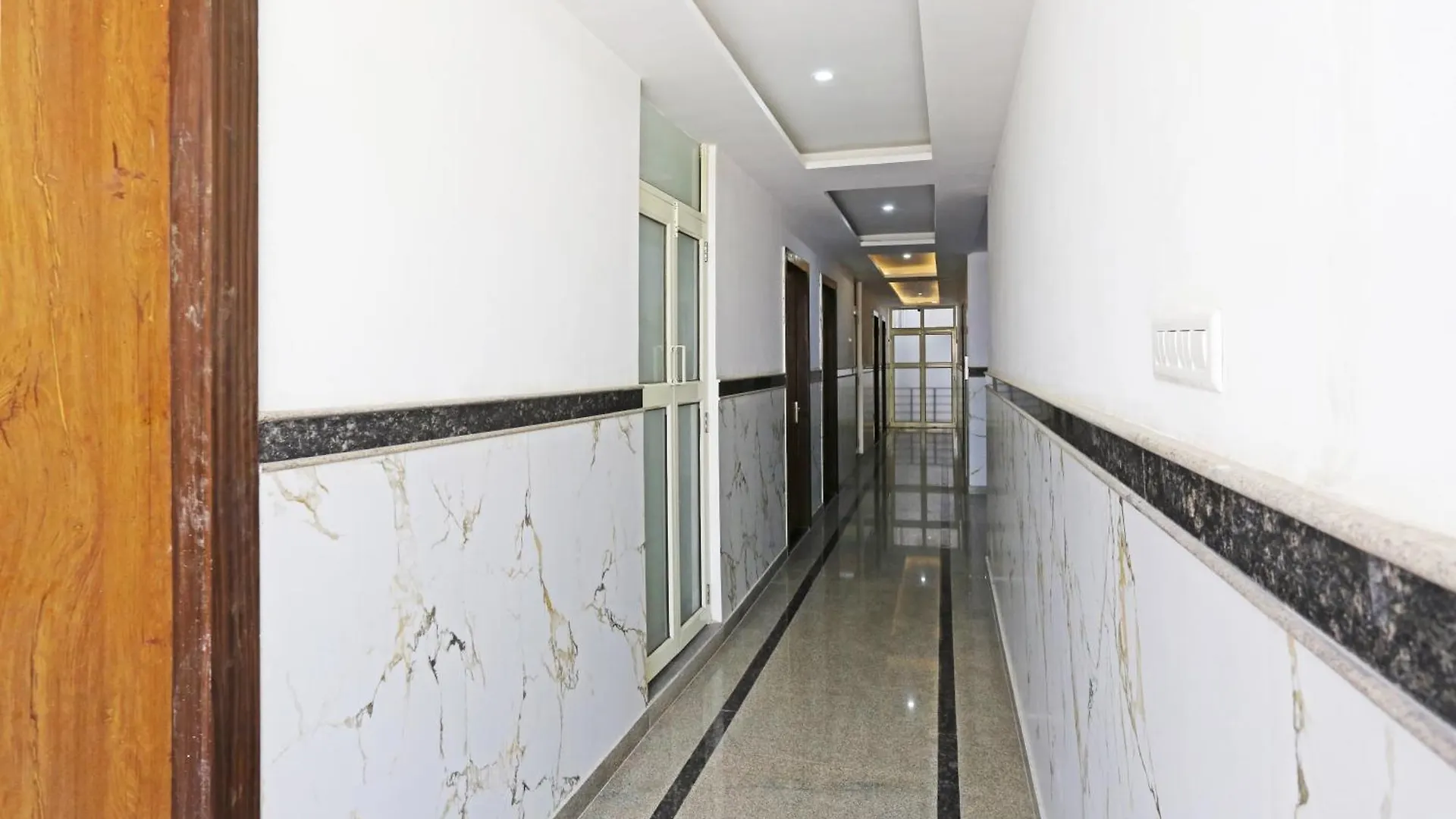 Hotel Vista Ambs Plaza A Family Hotel Near Igi Delhi Airport New Delhi